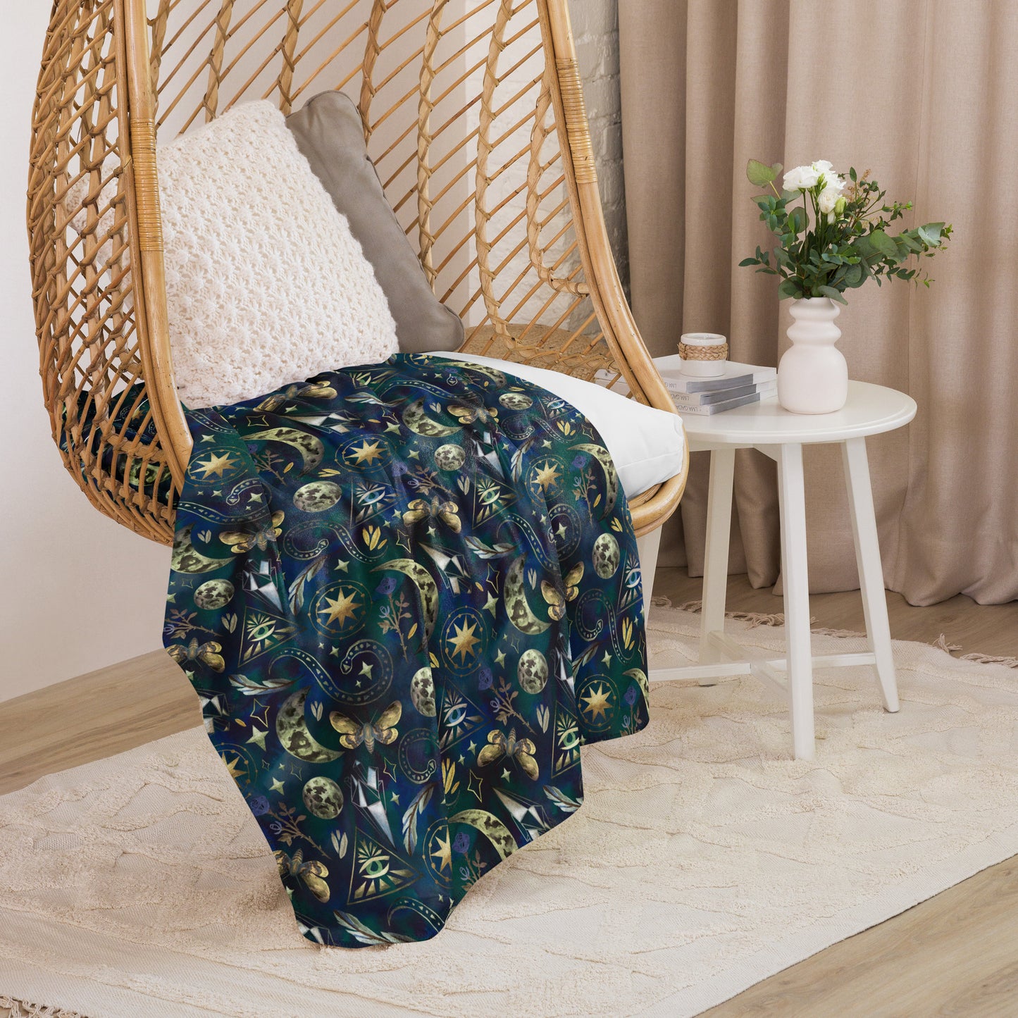 Mystische Sherpa-Decke mit magischen Symbolen in Blau